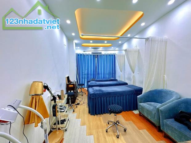 Nhà Đẹp - Phân Lô - Thang Máy - Huỳnh Thúc Kháng - DĐa - Dt : 44m2/7 tầng/3,6mMT*18tỷ - 2