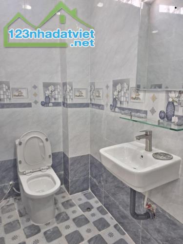 Bán gấp nhà đẹp ở ngay Lưu Hữu Phước, hẻm thoáng mát, an ninh, 47m2, SHR, nhỉnh 3 tỷ. - 1