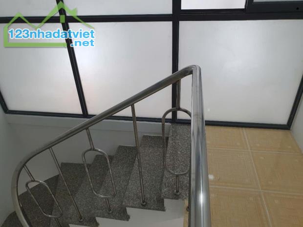 Bán gấp nhà đẹp ở ngay Lưu Hữu Phước, hẻm thoáng mát, an ninh, 47m2, SHR, nhỉnh 3 tỷ. - 3