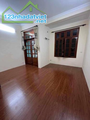 Cho thuê nhà liền kề phân lô phố Vọng, Hai Bà Trưng  50m x 4T giá 17tr, ô tô dừng đỗ