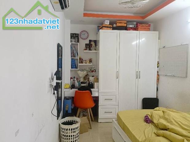 Lê Văn Sỹ P12Q3 - Dt 36m2 (3m*13m) - 5 tầng - HXH - Chủ gấp bán. - 5