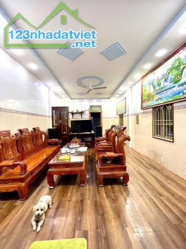 NHÀ ĐẸP - NHỈNH NHẸ 5 TỶ - VÀO Ở NGAY - SÁT EMART PHAN HUY ÍCH DT 4M x 15M. NHÀ 2 TẦNG -