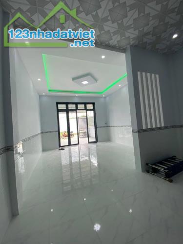 Nhà mới xây, cấp 4, SHR, 105m2, 2PN, Đường Cây Dương, Đức Hòa, Giá 1 tỷ 180. - 2