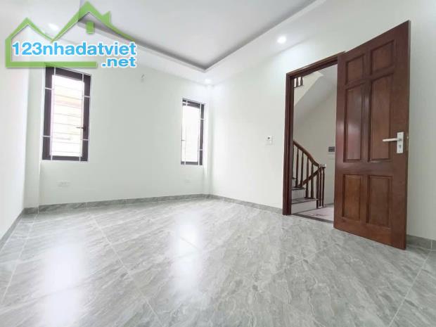 Bán nhà mới Tự Khoát - Ngũ Hiệp, 40m2 x 3t, cách 1 nhà ra ô tô tránh, Nhỉnh 4 tỷ - 1