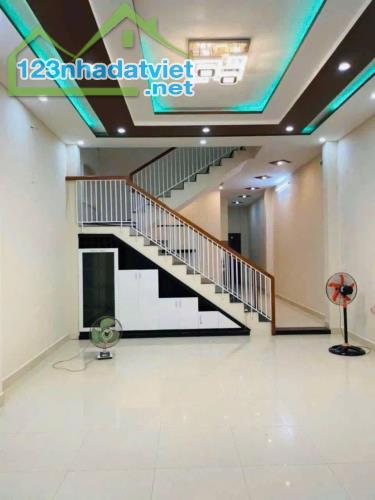 Bán nhà Nguyễn Chích, 2 tầng kiên cố, vị trí đẹp, giá chỉ 4,55 tỷ! - 1