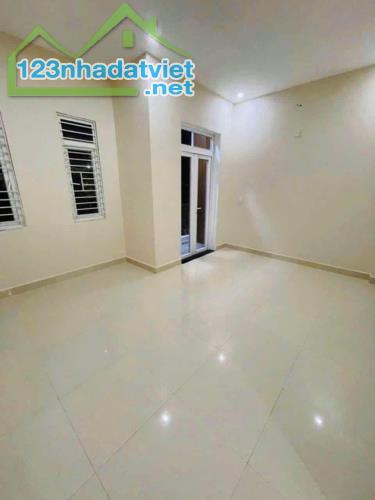 Bán nhà Nguyễn Chích, 2 tầng kiên cố, vị trí đẹp, giá chỉ 4,55 tỷ!
