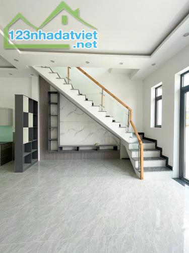 Định cư Mỹ, Anh chủ bán Căn nhà mái thái 5x22 mới xây trong KDC Bửu Long - 2