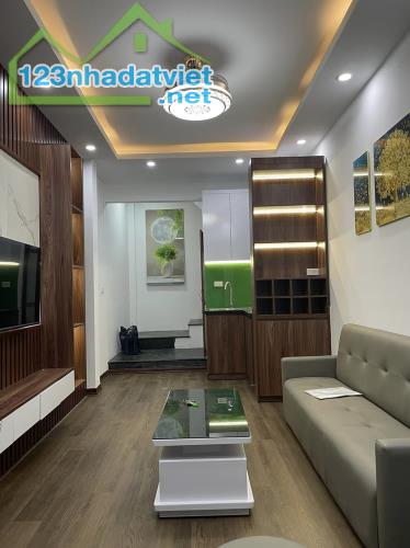 Bán Nhà Phú Đô 36m², 5 Tầng, Lô Góc Giá Chỉ 8.3 Tỷ