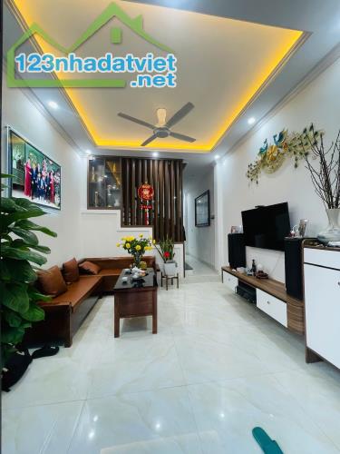 Bán nhà phố Minh Khai 42m2, Nhỉnh 5.5tỷ, Ngõ thông,Kinh doanh,trước nhà rộng ba gác tránh