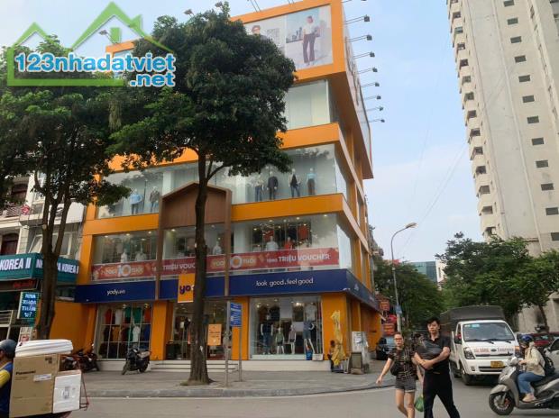 Bán đất tặng nhà lô góc mặt phố Nguyễn Văn Huyên 3 tầng 90m2 MT 7.5m xây building cho thuê