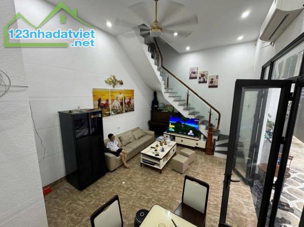 Bán nhà Thanh xuân 50m2 3T giá 8tỉ9 nhà kiên cố full nội thất