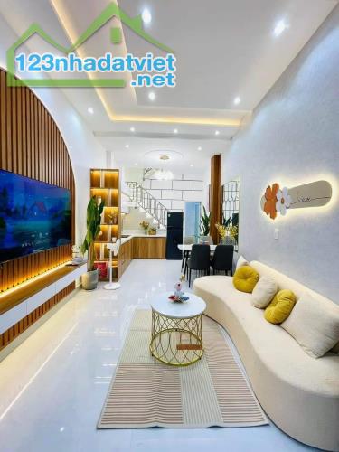 CHÍNH CHỦ BÁN GẤP NHÀ Trần bình Trọng Phường 5 Bình Thạnh . Giá 3 tỷ 690 - 1