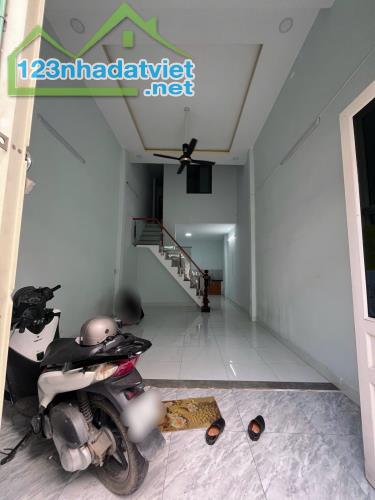 NHÀ HIỆP THÀNH QUẬN 12-50M2, 2 TẦNG, HẺM XE HƠI THẲNG TRỤC CHỈ 3 TỶ 800