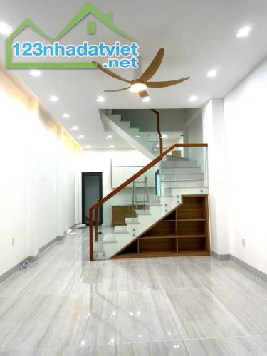 Bán Nhà Đẹp Ở Ngay - 4Tầng(4PN) - HXH Cạnh VinHomes Quận 9. Giá Nhỉnh 5 Tỷ - 1