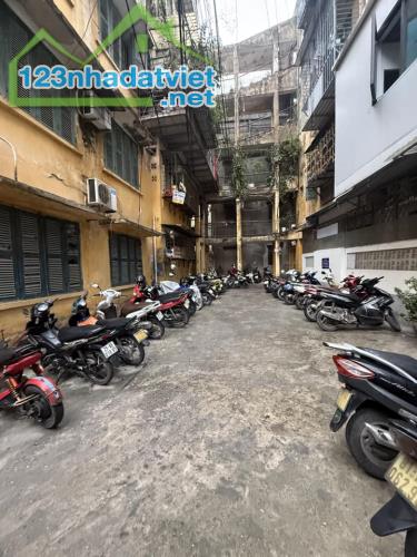 CĂN HỘ TẬP THỂ PHUÒNG QUỐC TỬ GIÁM -TRUNG TÂM QUẬN ĐỐNG ĐA – 2PN  – OTO ĐỖ CỬA