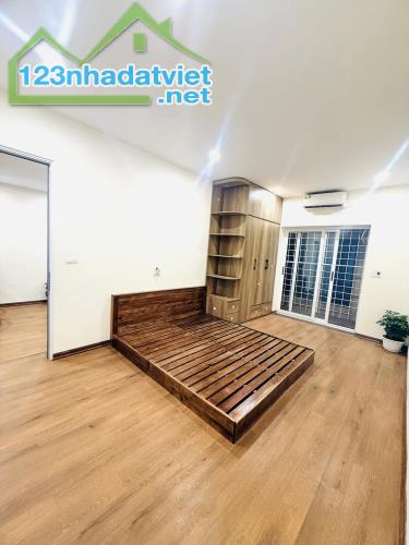 CĂN HỘ TẬP THỂ PHUÒNG QUỐC TỬ GIÁM -TRUNG TÂM QUẬN ĐỐNG ĐA – 2PN  – OTO ĐỖ CỬA - 3