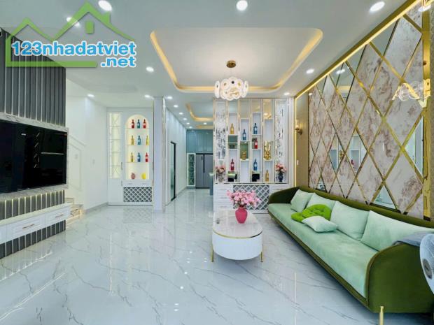 Nhà mới 110m2 FULL NỘI THẤT CAO CẤP, giáp PMH, chào 9.1 tỷ TL