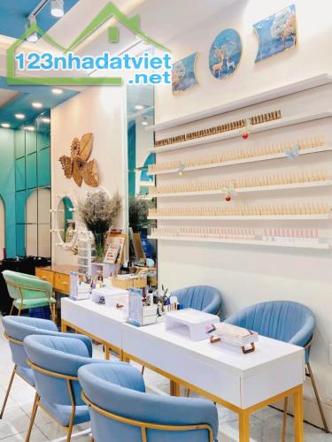 Sang Tiệm Nails & Gội Đầu Cực Đẹp tại 418 Huỳnh Văn Bánh