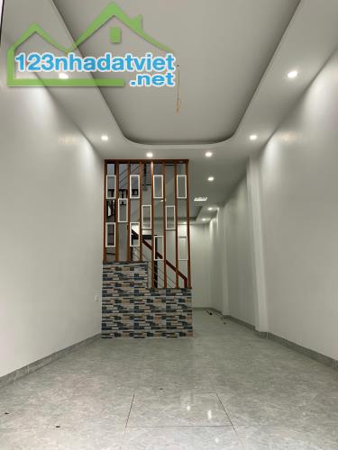 BÁN NHÀ 40M2 X 4 TẦNG 4PN ĐẠI MỖ, CÁCH Ô TÔ TRÁNH 30M, NGÕ RỘNG 2.5M NGAY UBNDP ĐẠI MỖ - 1