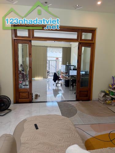 BÁN NHÀ 2 TẦNG 2 MÊ KIÊN CỐ - OTO ĐẬU ĐỖ TRƯỚC NHÀ - KIỆT OTO THÔNG TÔ HIỆU - 2