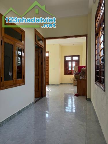 BÁN NHÀ 2 TẦNG 2 MÊ KIÊN CỐ - OTO ĐẬU ĐỖ TRƯỚC NHÀ - KIỆT OTO THÔNG TÔ HIỆU - 1