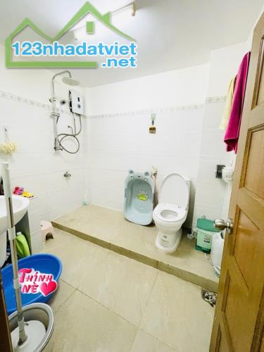 + Mặt tiền siêu hiếm Calmette, Nguyễn Thái Bình-Q1, 76m2 - 3 lầu ( 4 * 19) . Giá 46 tỉ. TL - 3