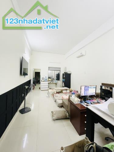 + Mặt tiền siêu hiếm Calmette, Nguyễn Thái Bình-Q1, 76m2 - 3 lầu ( 4 * 19) . Giá 46 tỉ. TL - 5