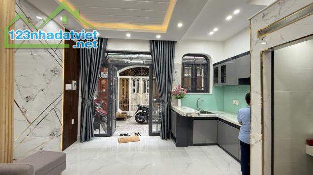 BÁN NHÀ ĐƯỜNG BÙI QUANG LÀ, GIÁP TÂN BÌNH, DT: ( 4,5 x 5 ) - 2 TẦNG - 2PN - NHÀ MỚI - CHỈ - 1