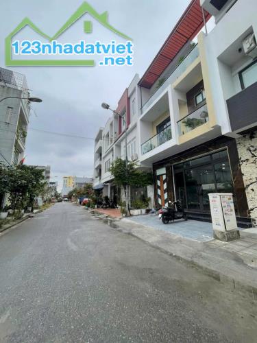 Bán nhà tuyến 2 TĐC Tam Kỳ, 65m 4 tầng, đường 12m, Giá 5.6 tỉ, gần Cục Thuế