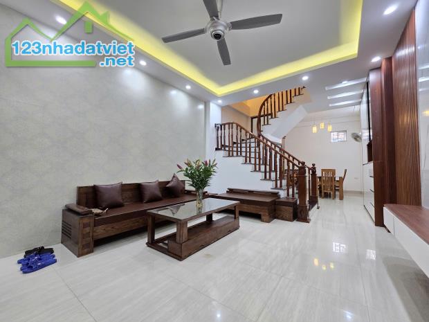 Bán nhà phố Vạn Phúc ô tô tránh nhà mới đẹp thoáng sáng 39m2 5 tầng mt 3,9m giá 7tỷ