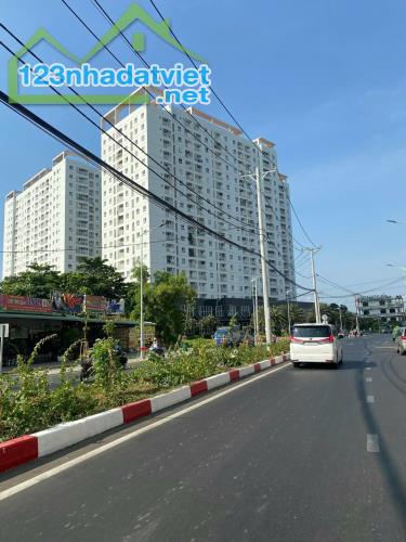 Bán 10.000 m2 đất giáo dục,  mặt tiền Tạ Quang Bửu Q8, giá 260 tỷ