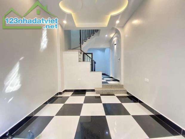 CHỈ 2T5 BÁN NHÀ- QUẬN 7 - 2 TẦNG - NGANG 5M - NHÀ MỚI TINH, SỔ HỒNG TRAO TAY - 4
