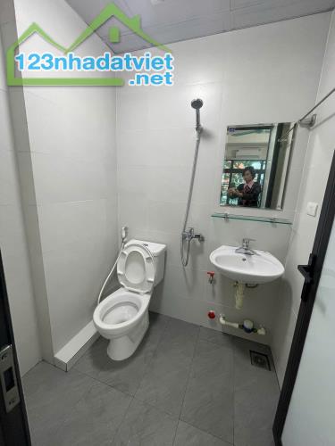 Cho thuê CCMN view hồ tại ngõ 189 Nguyễn Ngọc Vũ, Trung Hoà, Cầu Giấy, Hà Nội