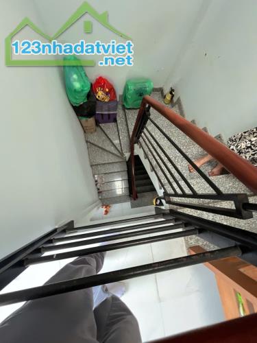 Cần bán nhà xinh 3.2 x 7.5m 1 trệt 4 lầu Lý Chính Thắng 3 TP.HCM - 2