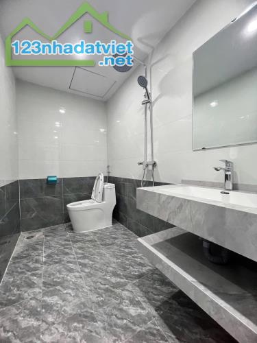 NHÀ ĐẸP NGỌC THUỴ 30M2 x 5T. LÔ GÓC GẦN CHỢ CÔNG VIÊN. 5,75TỶ - 4