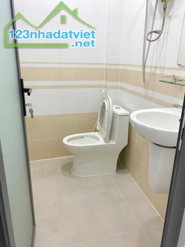 Nhà đẹp 1 lầu hẻm xe hơi 154 Âu Dương Lân P3Q8 - 3