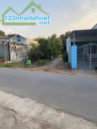 280m2 đất thổ mặt tiền Mai Thị Buội, xã Phước Vĩnh An , Củ Chi giá 2,7 tỷ