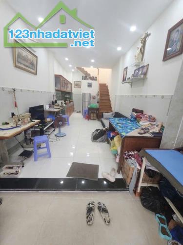 BÁN NHÀ THỐNG NHẤT GV - NGAY KHU TRUNG TÂM  - GẦN NGÃ 4 VỚI QUANG TRUNG - DT 45M² - 2 TẦNG - 2