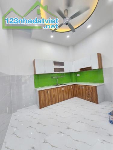 Nhà MT ĐS1 giáp Tân Phú, gần Văn Cao, Thạch Lam 4x15, 3 tầng. Chỉ 6 tỷ - 3