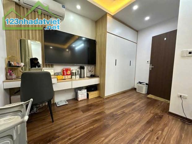 60m2,  ngõ rộng, đường ô tô, nhà đẹp, giá 10 tỷ. Lh: 0987501656 - 1