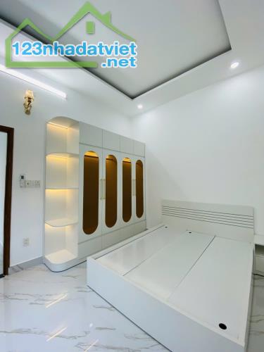 BÁN NHÀ GIÁP QUẬN 7,NHÀ NỞ HẬU TÀI LỘC, HUỲNH TẤN PHÁT NHÀ BÈ,2 TẦNG, 110M2 CHỈ 5.29 TỶ - 1