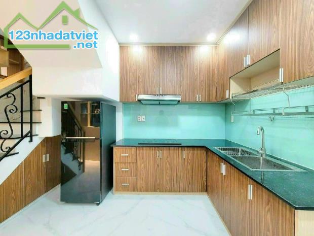 Nhà đường số 11, Nguyễn Văn khối.DT 50 m2, 3,5 m x 14,5 m, HXH 4m xe hơi tới cứa, 2 lầu, - 1