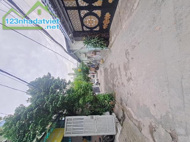 Nhà đường số 11, Nguyễn Văn khối.DT 50 m2, 3,5 m x 14,5 m, HXH 4m xe hơi tới cứa, 2 lầu,