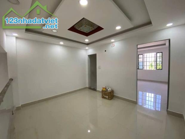 Bán nhà 2 tầng, diện tích 107m², giá 8,2 tỷ tại Thạnh Mỹ Lợi, Quận 2 - 3