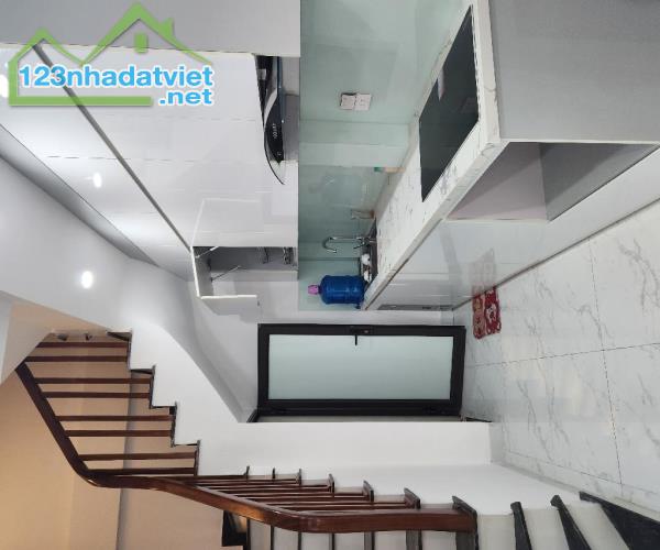 Bán nhà Khương Đình nhà đẹp 38m 6 tầng lô góc 15m ra phố trước nhà thoáng  giá 8.9 tỷ . - 1