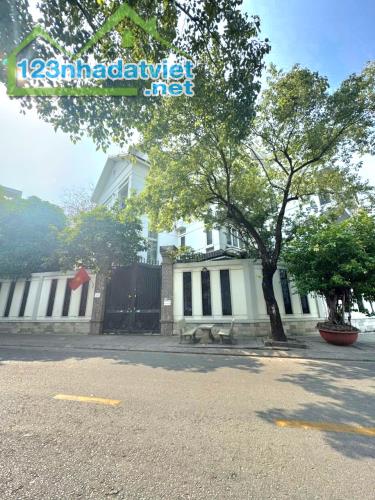 Bán Biệt Thự Lô Góc Khu An Phú Hưng, 194m2, 3 Tầng, Chỉ 38 Tỷ, Tân Phong, Quận 7 - 2