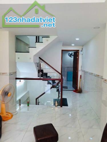 Bán nhà 5 tầng ngay trung tâm quận 5 - 40M² - Hẻm xe hơi - 1