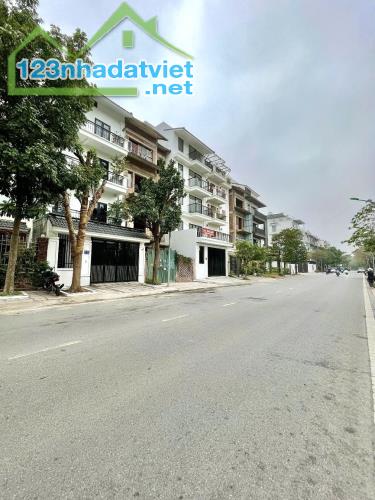 Phân lô- LK KĐT sinh thái Xuân Phương 93m2, mt 6m kd, ôtô tránh, 2 thoáng, 21tỷ hơn.