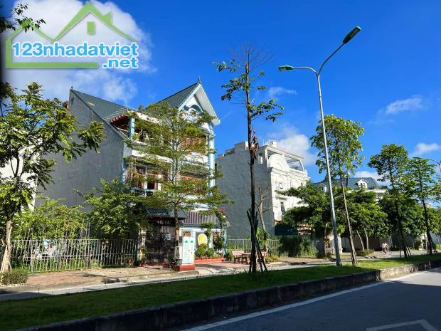 Bán lô nhà vườn mặt phố Nguyễn Cao, KĐT Tuệ Tĩnh, TP Hải Dương, 93.2m2, ngay ngã 4