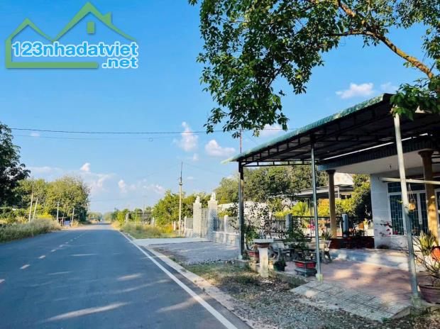 BÁN NHANH 25X45= 1125M2 ĐẤT ĐỐI DIỆN TRƯỜNG HỌC GẦN KCN TIỆN MỞ QUÁn. 180 TR - 2